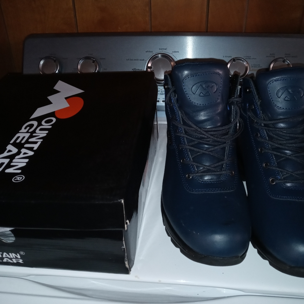 Blue Boost Size 11 Use But Is Like New - image 6
